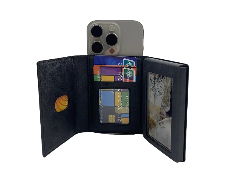 The Future of Personal Carry Introducing the E-Ink Smart Wallet (3)